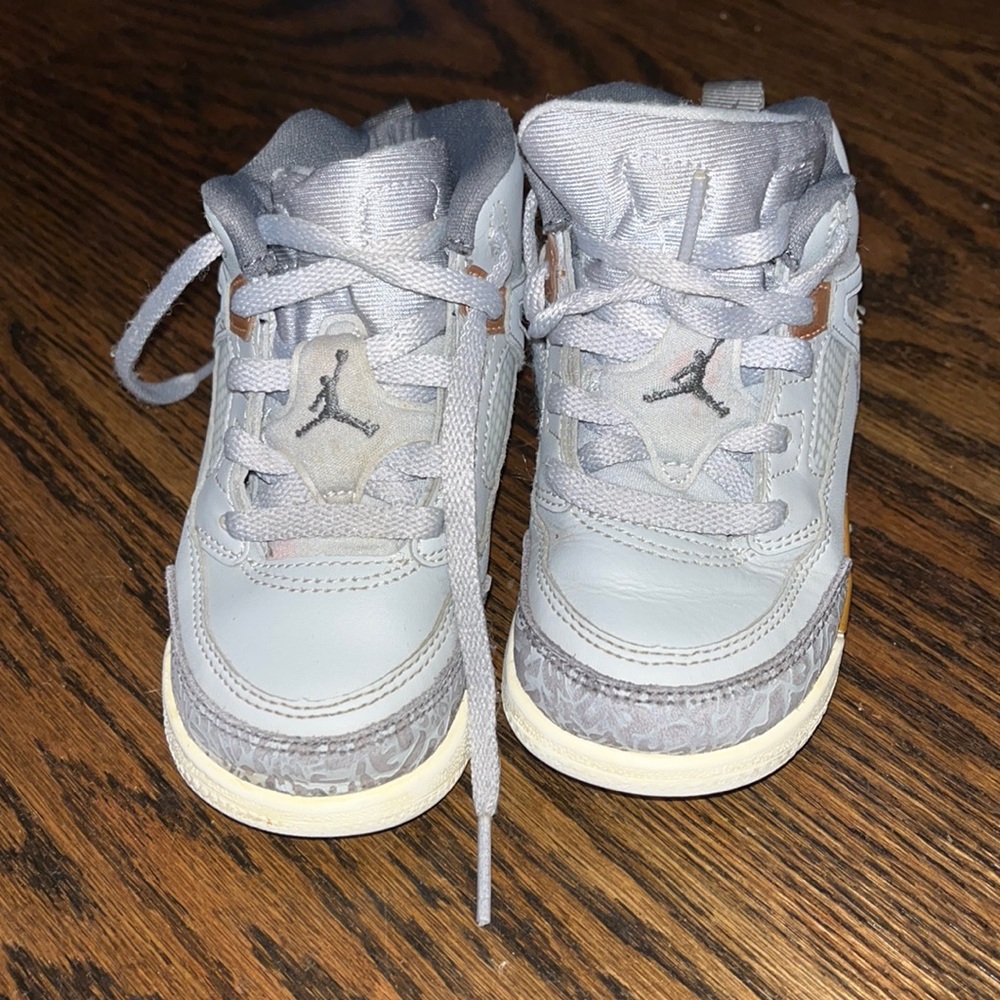 Jordan shoes. Grey and bronze. Size 8C